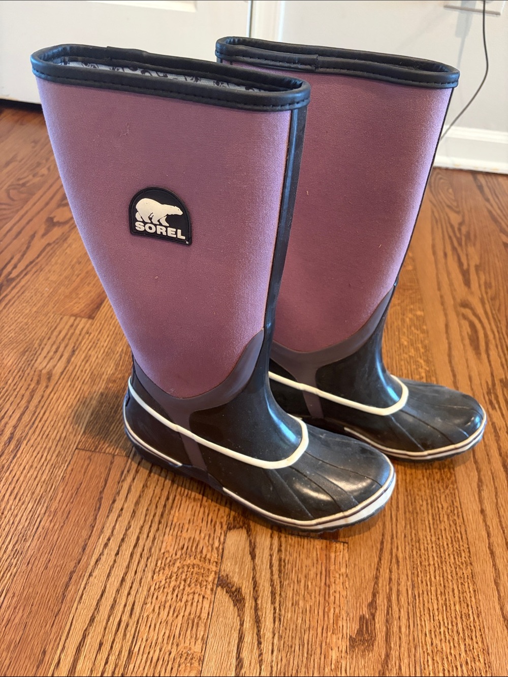 Sorel women’s size 8 Purple and Black Waterproof Rain Boots